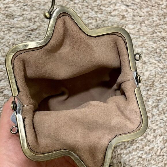 Chic Handsewn Embossed Leather Castle Shaped & Kisslock Coin Purse with Chain - Picture 14 of 15